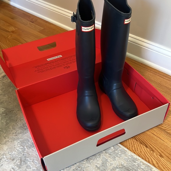 Navy HUNTER rain boots size 9 - Picture 4 of 6
